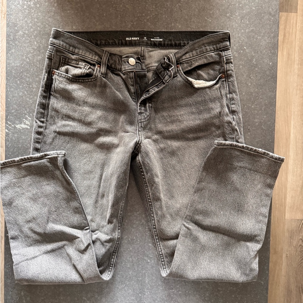 Old Navy Women’s Gray Jeans Mid rise boyfriend gray 10 petite